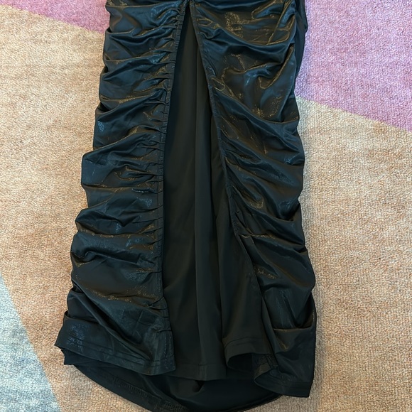 More to come - Maddy Ruched Gown in black - Picture 5 of 7